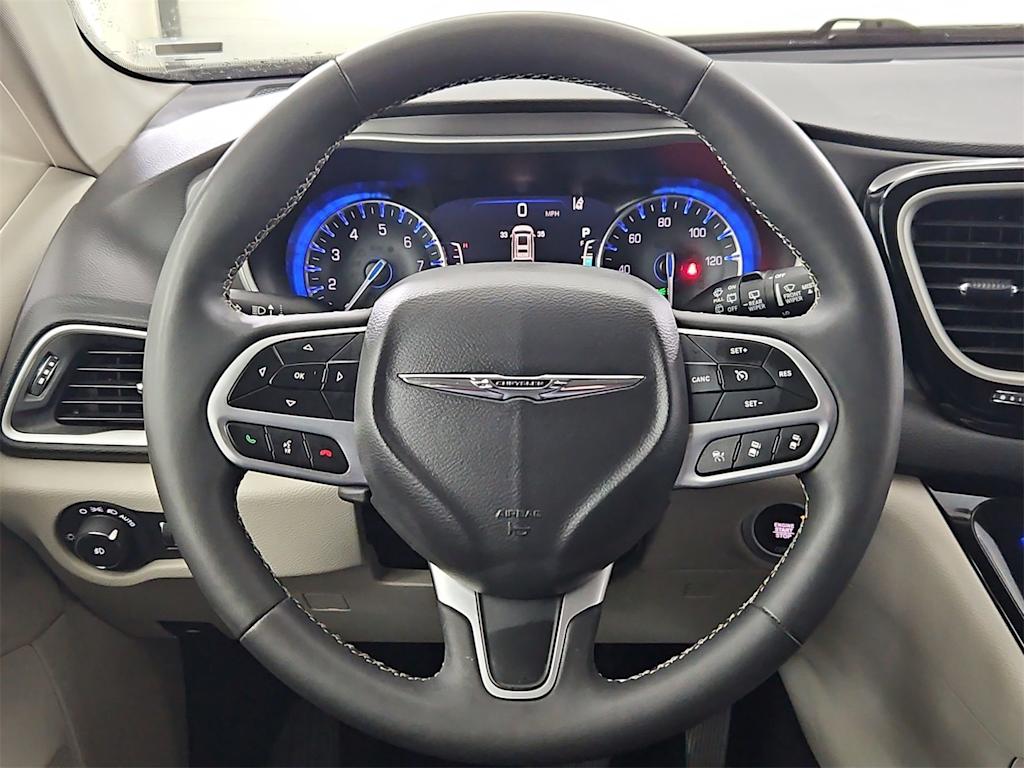 Thumbnail: 2024 Chrysler Pacifica - 14