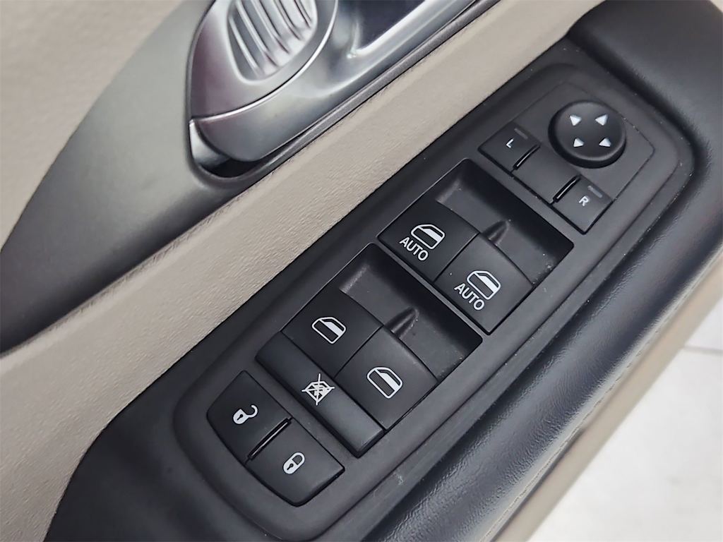 Thumbnail: 2024 Chrysler Pacifica - 25