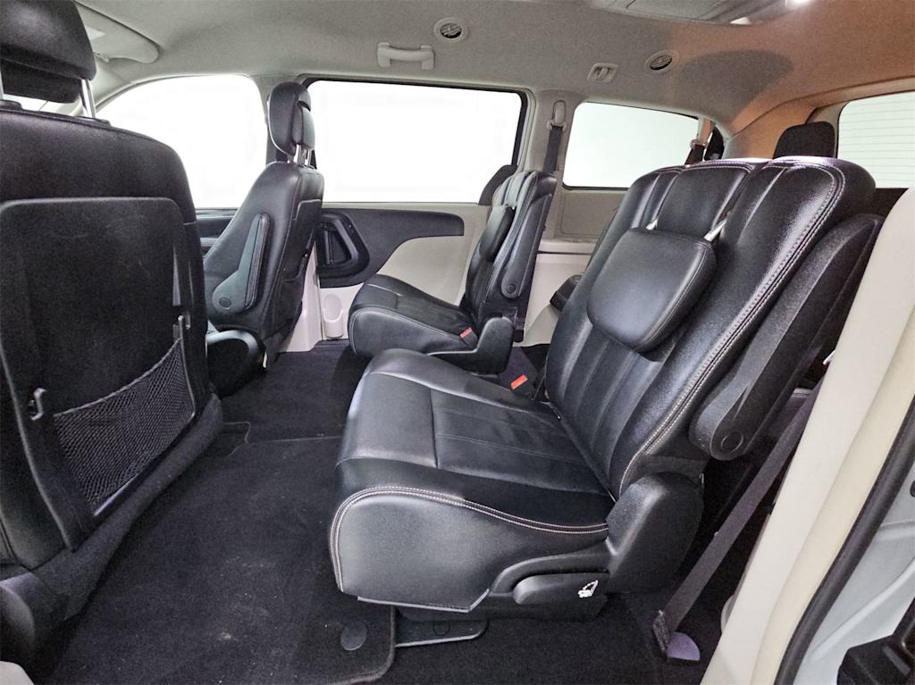 2014 Chrysler Town & Country Touring 27