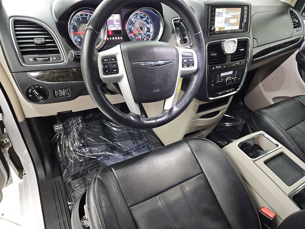 2014 Chrysler Town & Country Touring 2