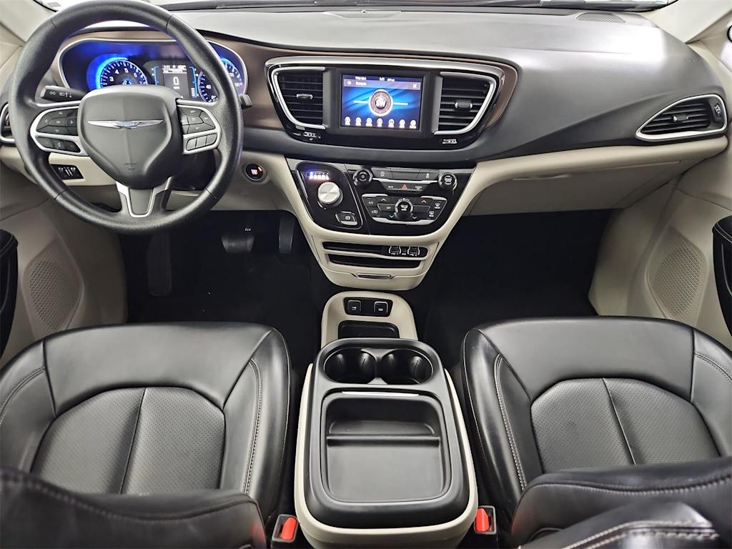 Thumbnail: 2021 Chrysler Voyager - 10