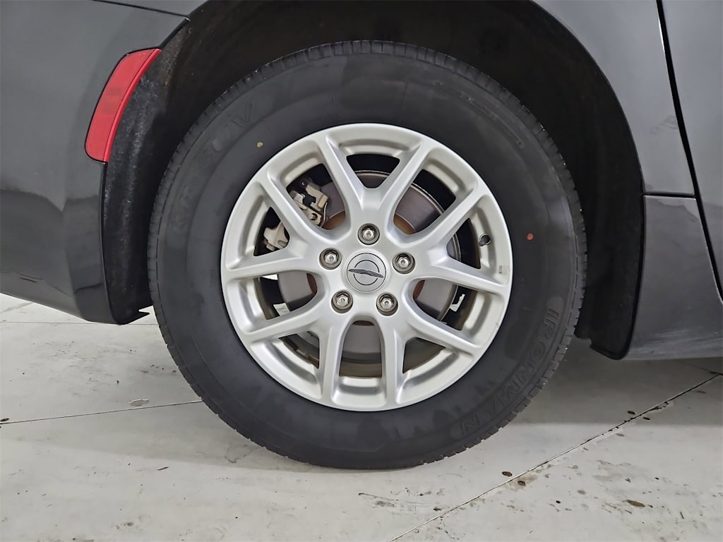 Thumbnail: 2021 Chrysler Voyager - 8