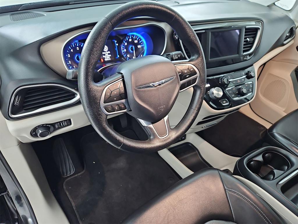 Thumbnail: 2021 Chrysler Voyager - 2