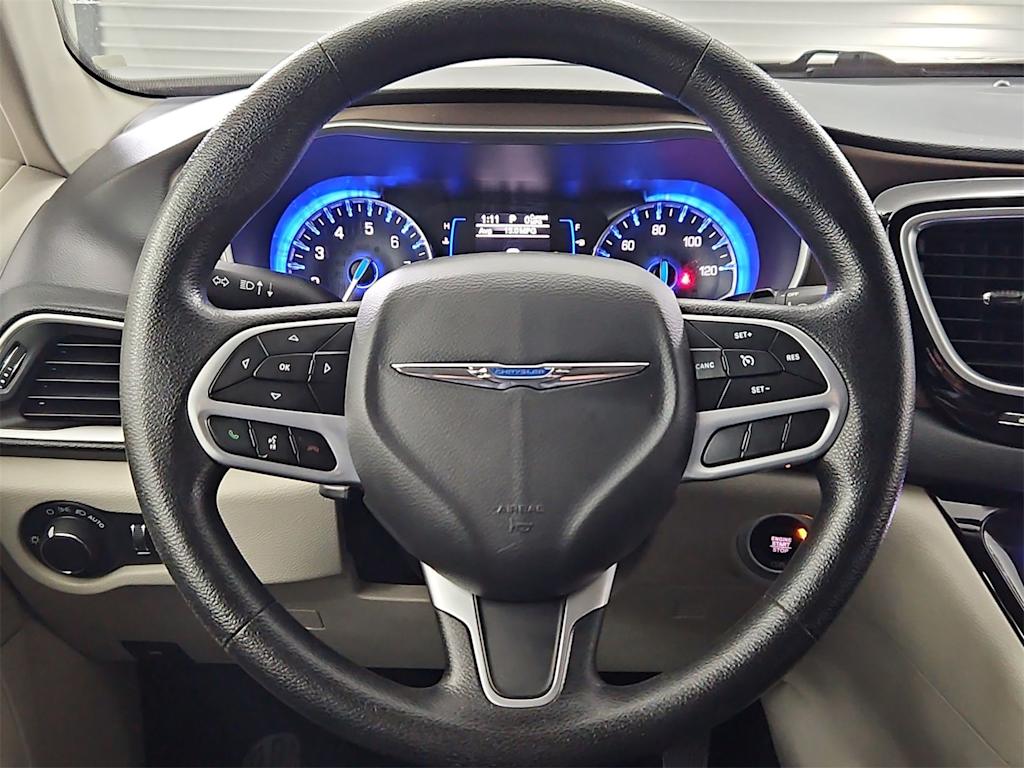 Thumbnail: 2021 Chrysler Voyager - 14