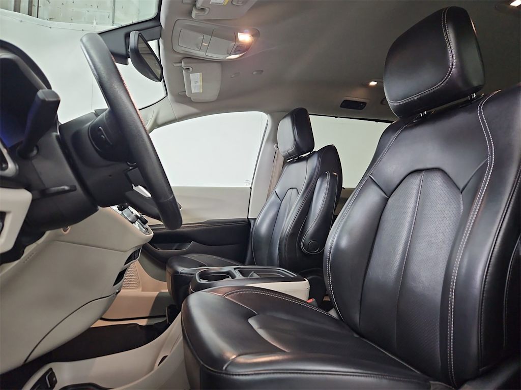 Thumbnail: 2021 Chrysler Voyager - 11