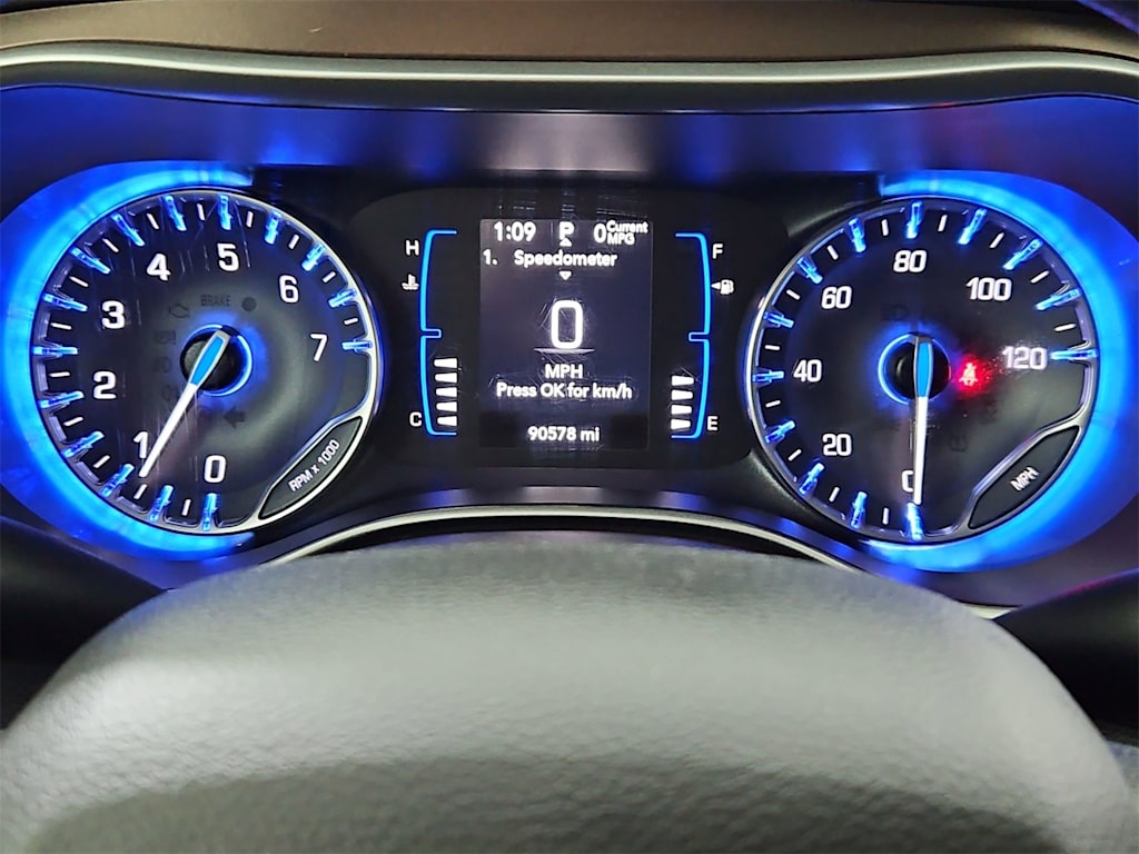 Thumbnail: 2021 Chrysler Voyager - 36