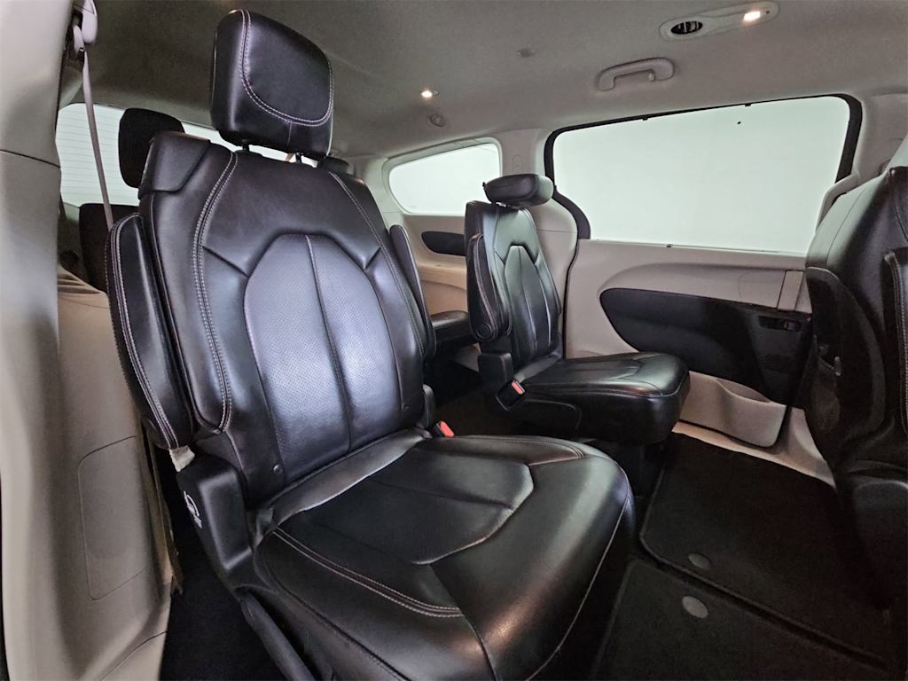 Thumbnail: 2021 Chrysler Voyager - 27