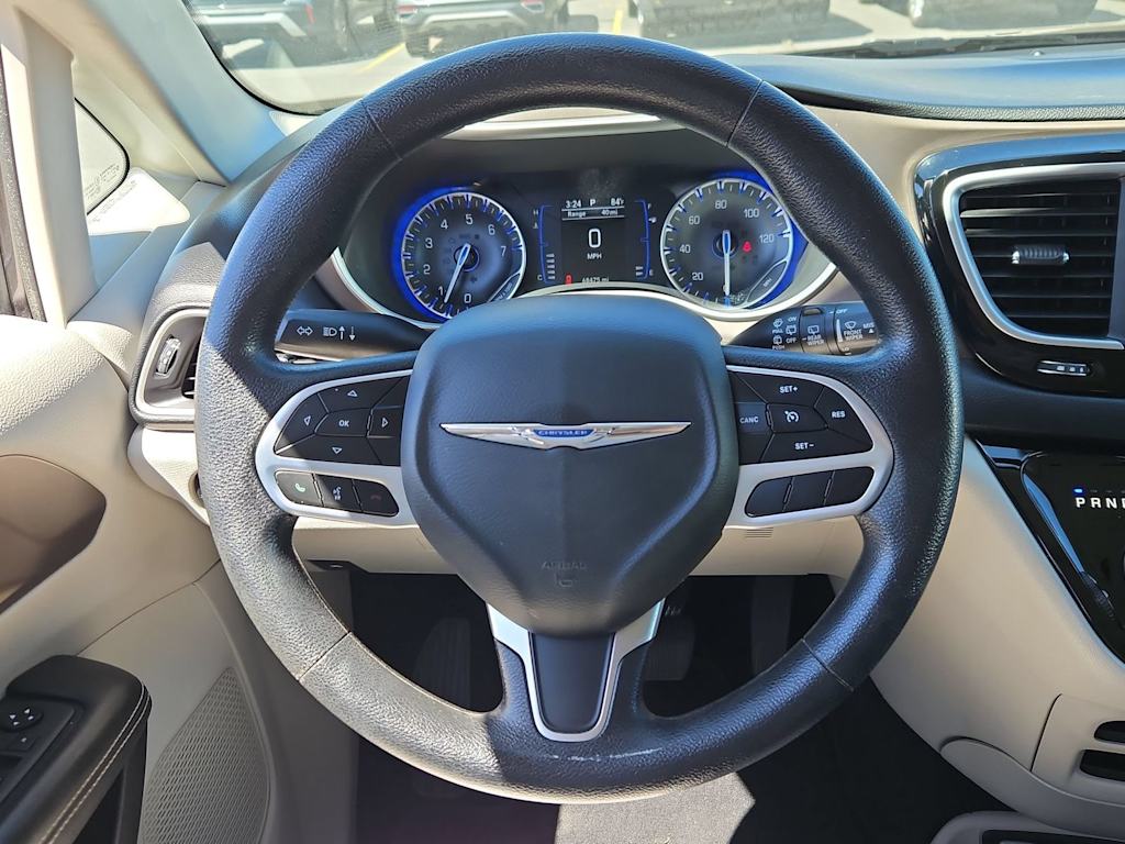 Thumbnail: 2021 Chrysler Voyager - 14