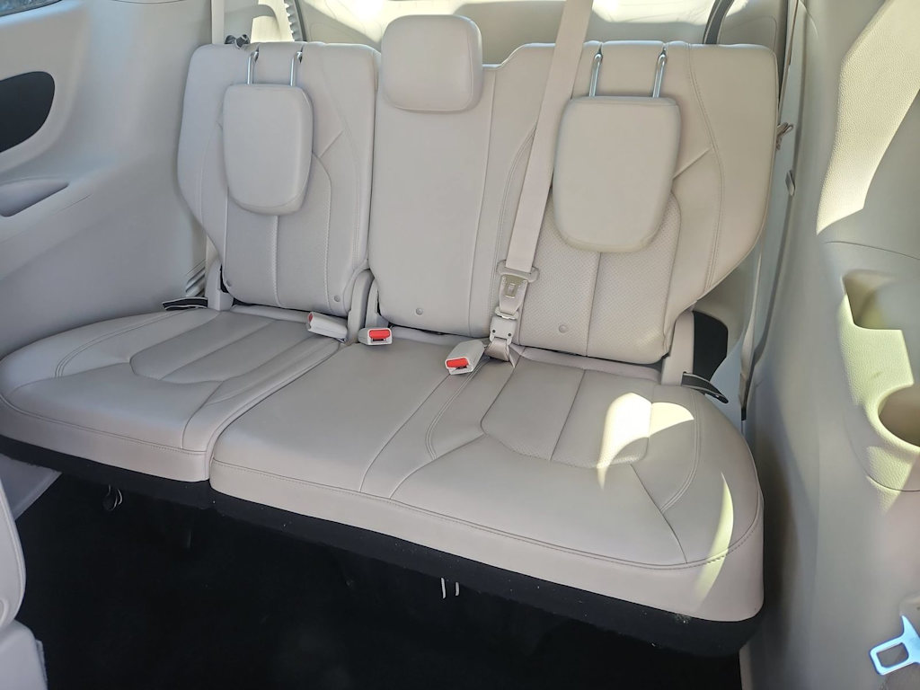 Thumbnail: 2021 Chrysler Voyager - 36