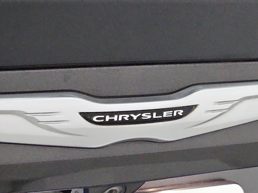 Thumbnail: 2021 Chrysler Voyager - 7