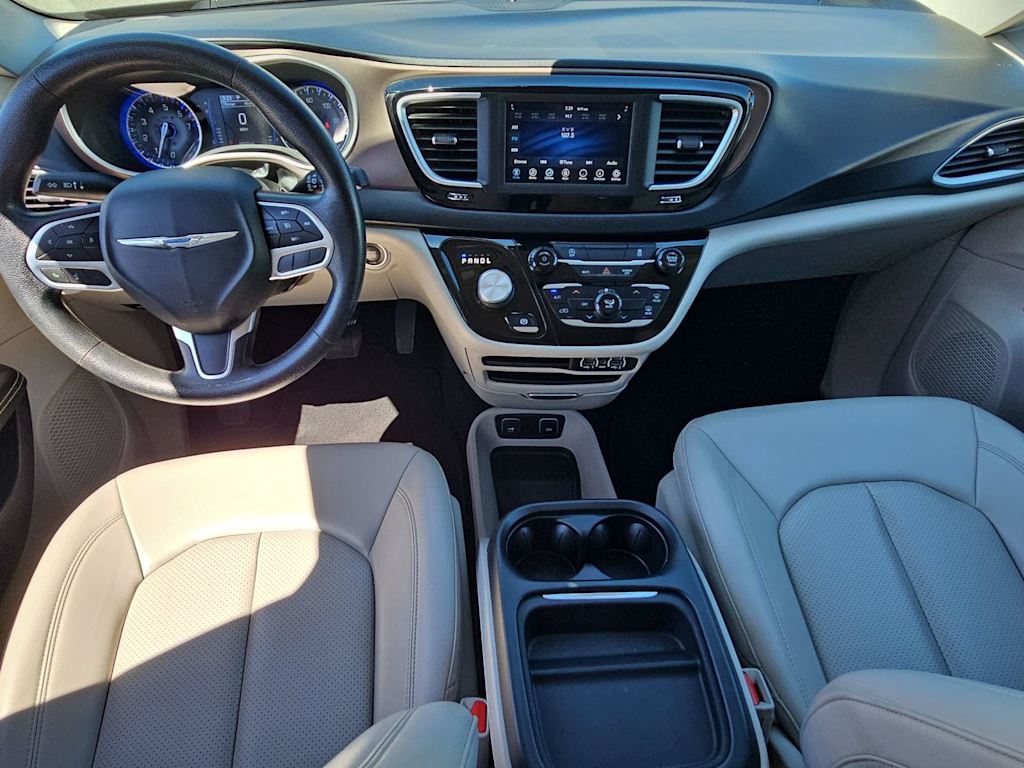 Thumbnail: 2021 Chrysler Voyager - 10