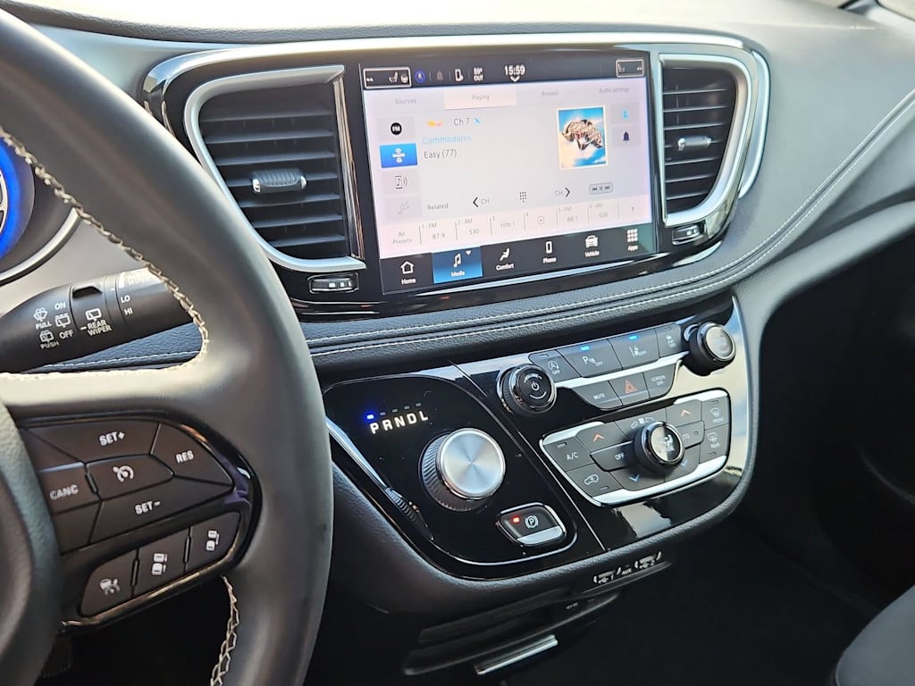 Thumbnail: 2022 Chrysler Pacifica - 15