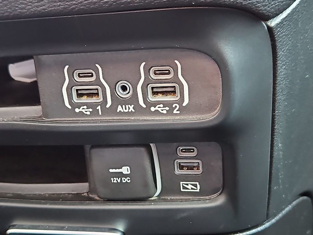 Thumbnail: 2022 Chrysler Pacifica - 33