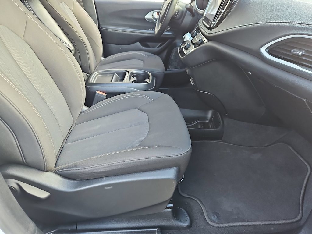 Thumbnail: 2022 Chrysler Pacifica - 27