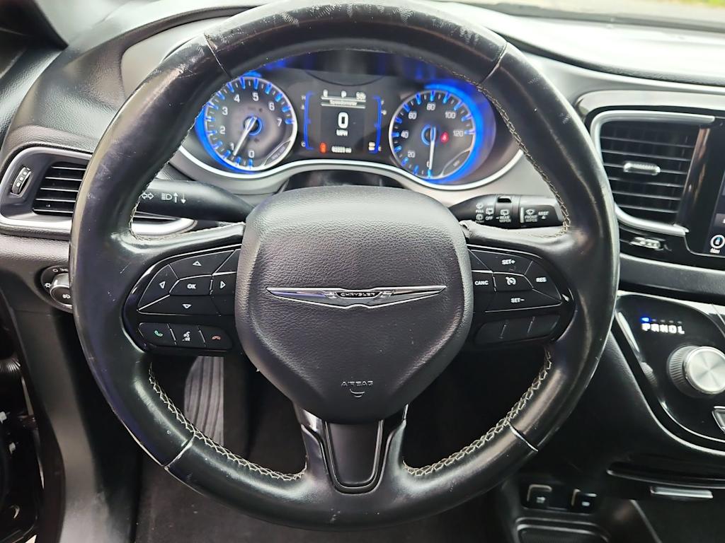 Thumbnail: 2018 Chrysler Pacifica - 14