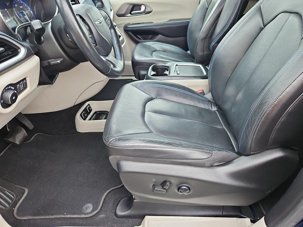 Thumbnail: 2021 Chrysler Pacifica - 11