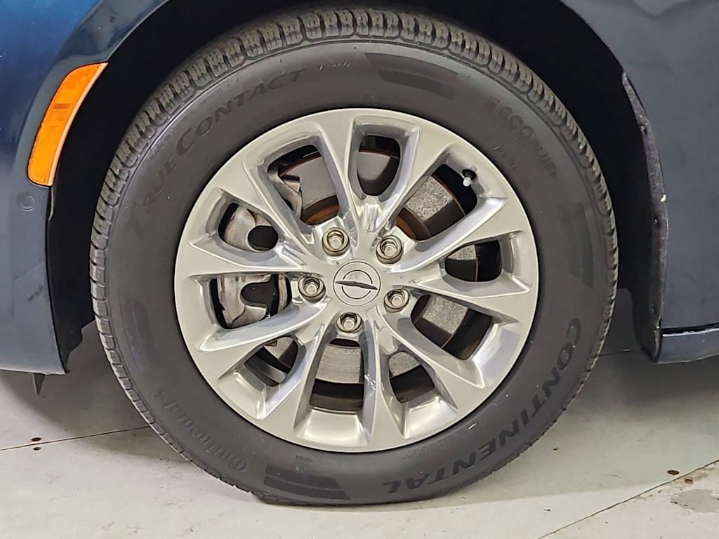Thumbnail: 2021 Chrysler Pacifica - 8