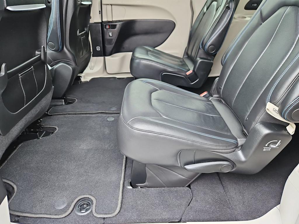 Thumbnail: 2021 Chrysler Pacifica - 12