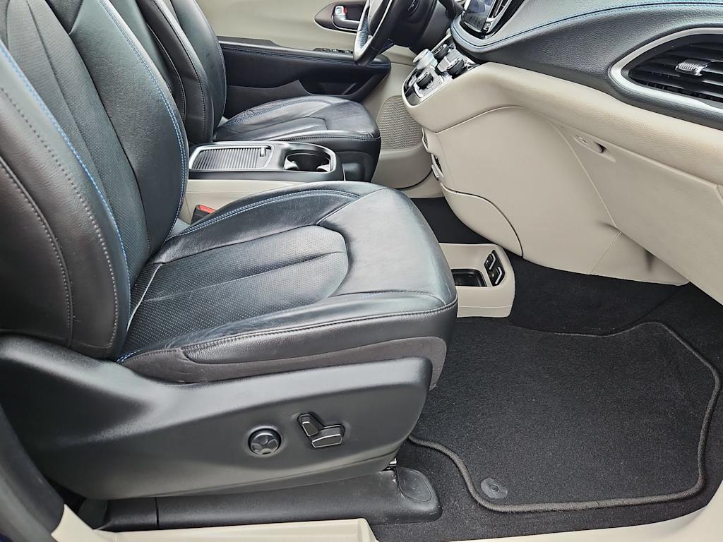 Thumbnail: 2021 Chrysler Pacifica - 26
