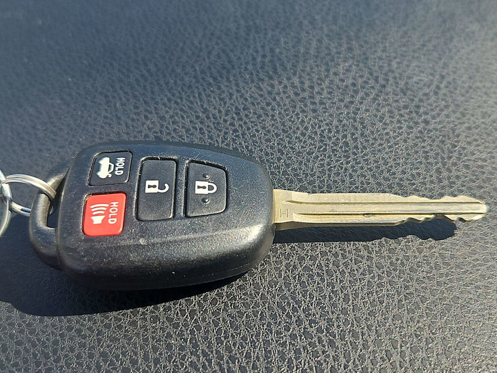 Thumbnail: 2015 Toyota Corolla - 19