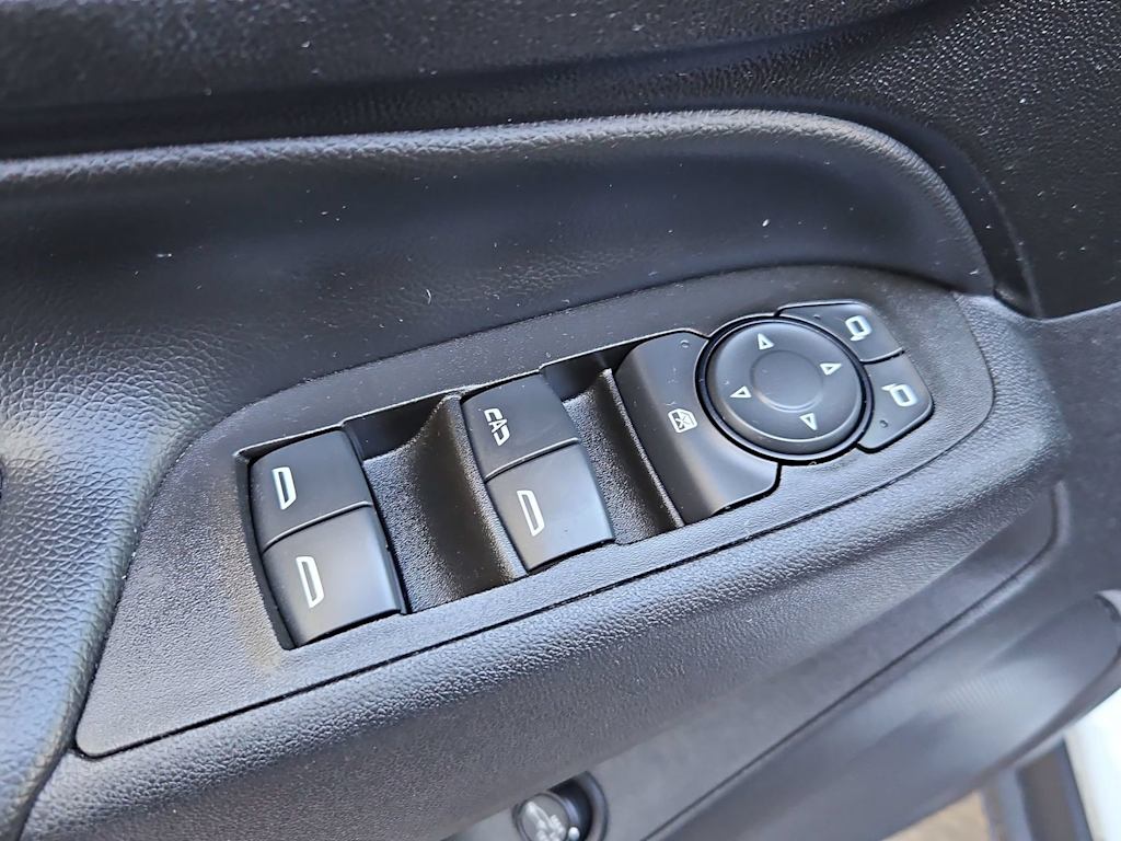 Thumbnail: 2020 Chevrolet Equinox - 25
