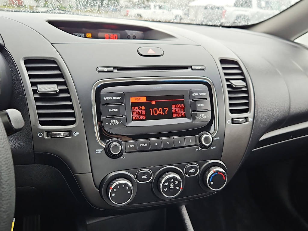 Thumbnail: 2017 Kia Forte - 15