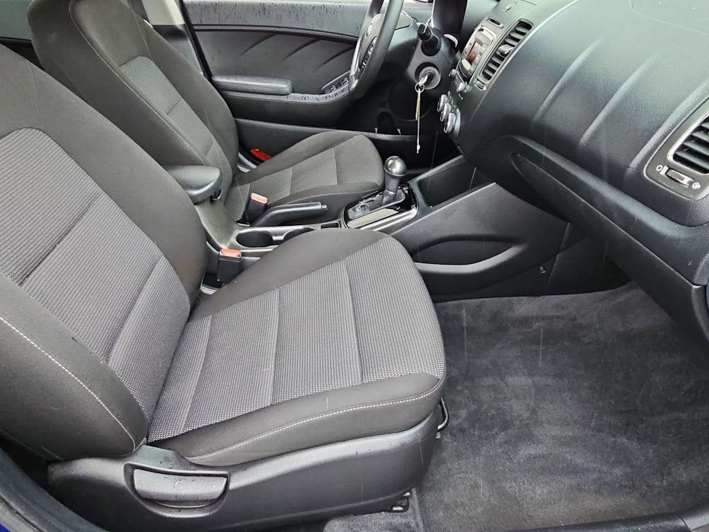 Thumbnail: 2017 Kia Forte - 28