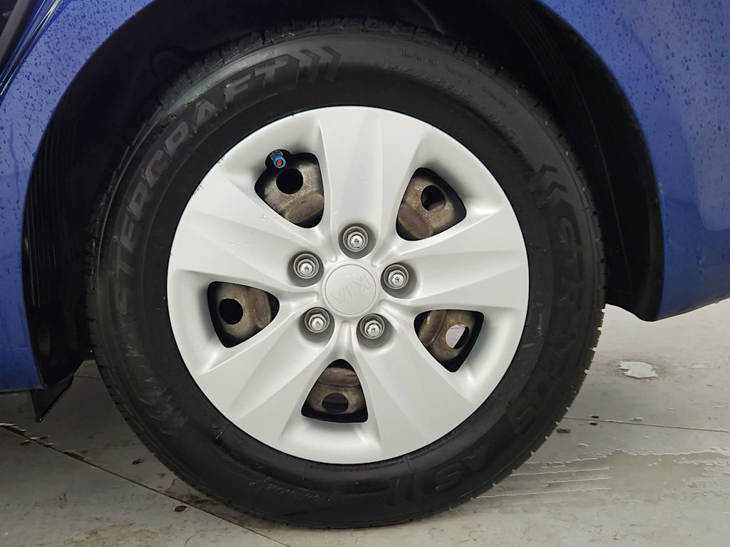 Thumbnail: 2017 Kia Forte - 8