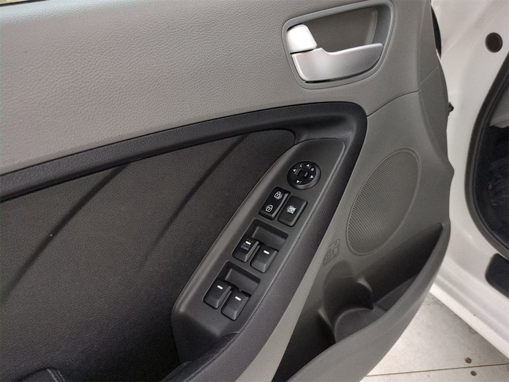 Thumbnail: 2018 Kia Forte - 25
