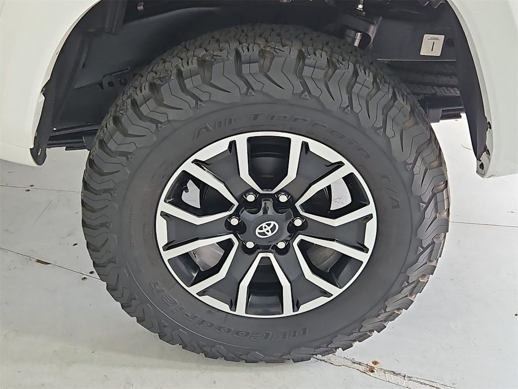 Thumbnail: 2022 Toyota Tacoma - 8