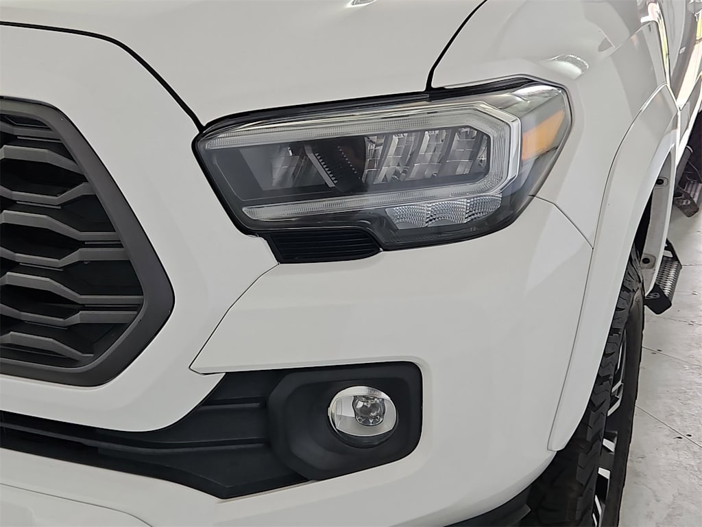 Thumbnail: 2022 Toyota Tacoma - 23