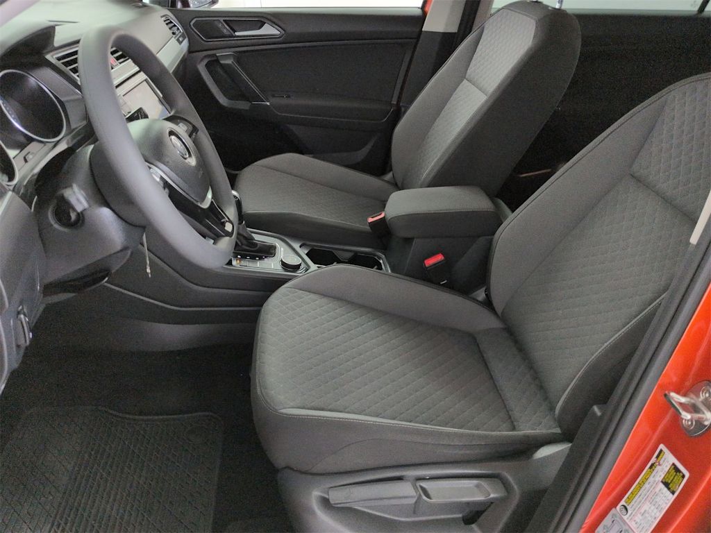 Thumbnail: 2018 Volkswagen Tiguan - 10