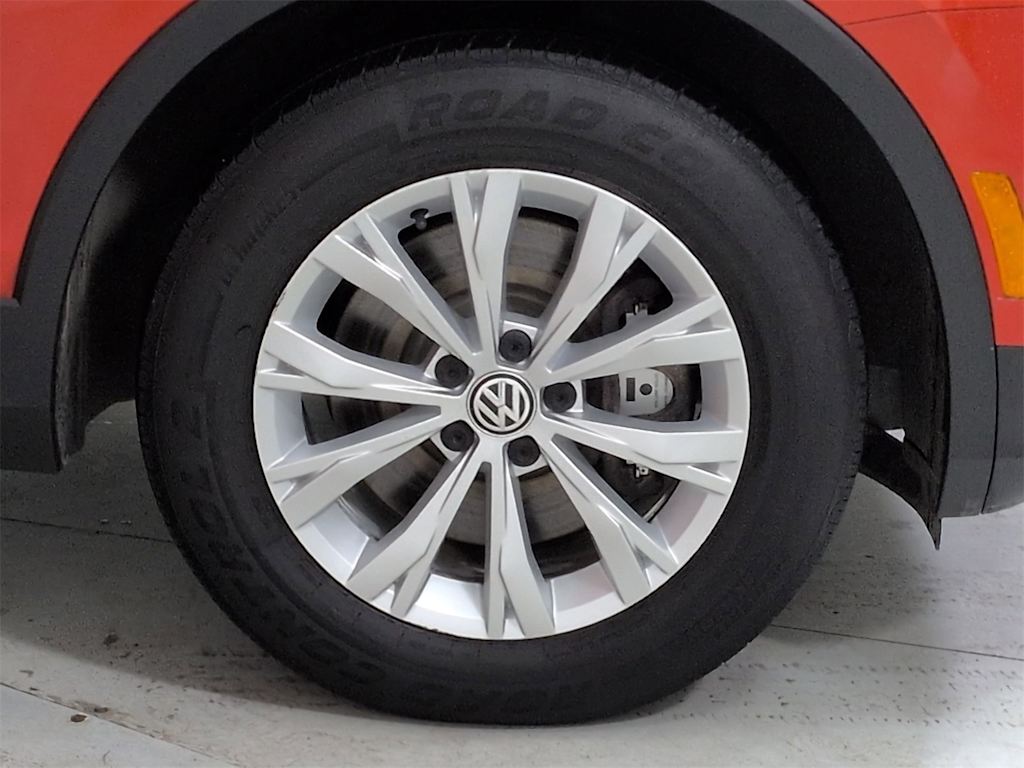 Thumbnail: 2018 Volkswagen Tiguan - 8