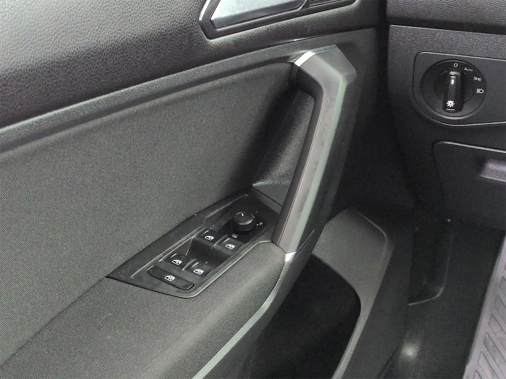 Thumbnail: 2018 Volkswagen Tiguan - 23