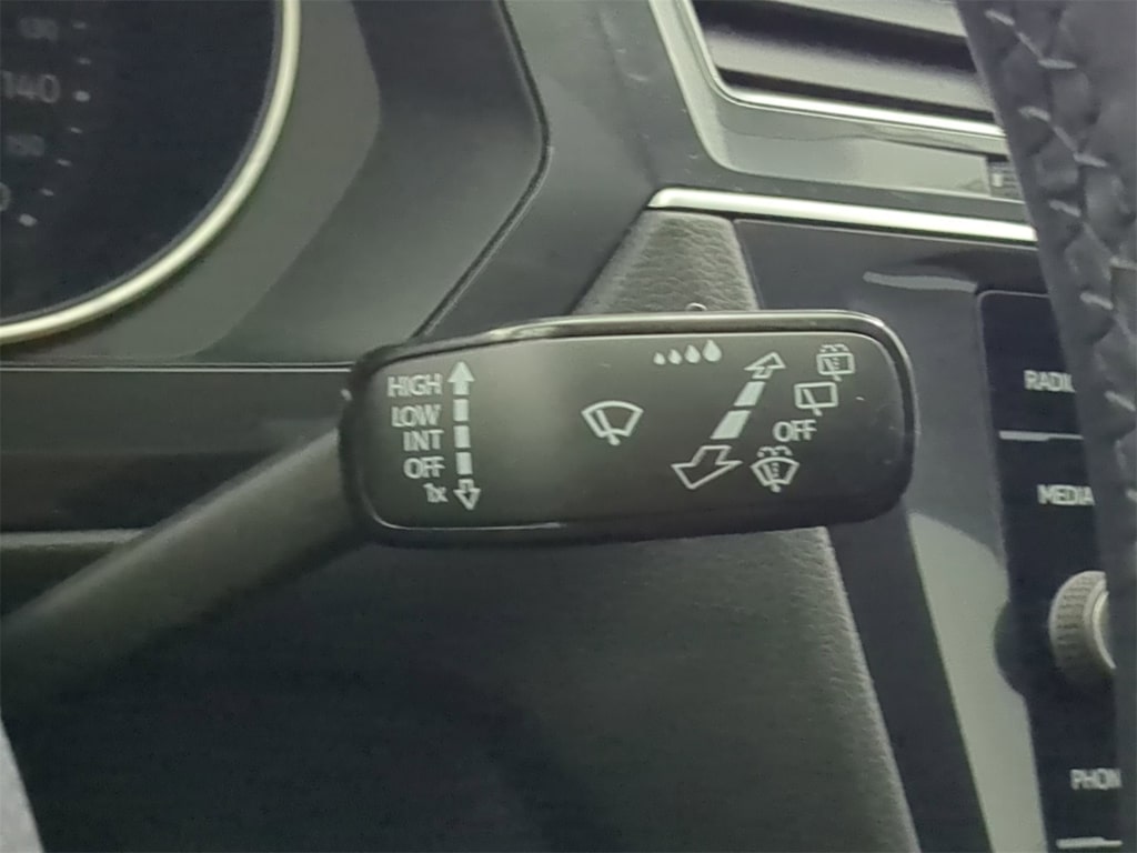 Thumbnail: 2020 Volkswagen Tiguan - 30