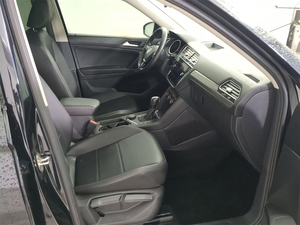 Thumbnail: 2020 Volkswagen Tiguan - 12