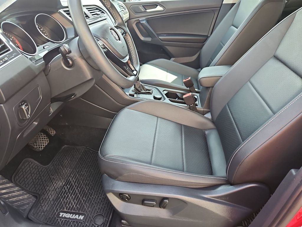 Thumbnail: 2021 Volkswagen Tiguan - 11