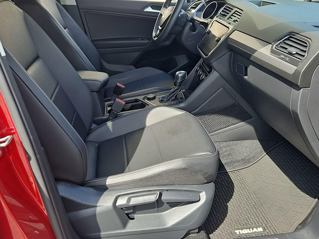 Thumbnail: 2021 Volkswagen Tiguan - 12