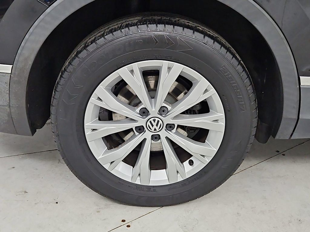 Thumbnail: 2018 Volkswagen Tiguan - 8