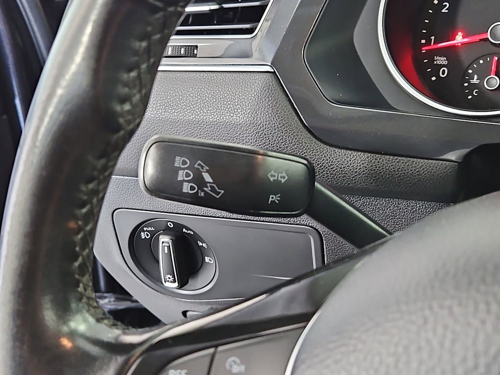 Thumbnail: 2018 Volkswagen Tiguan - 32