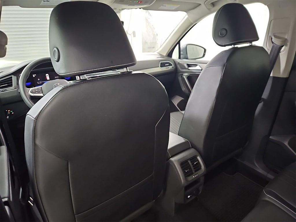 Thumbnail: 2022 Volkswagen Tiguan - 12