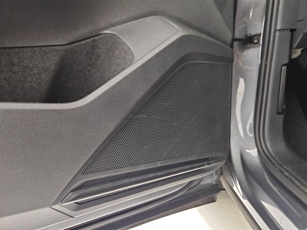 Thumbnail: 2022 Volkswagen Tiguan - 33