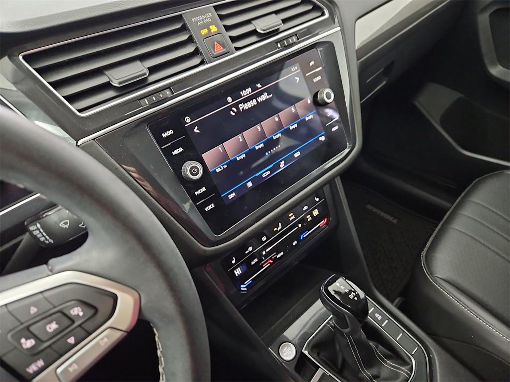 Thumbnail: 2022 Volkswagen Tiguan - 31