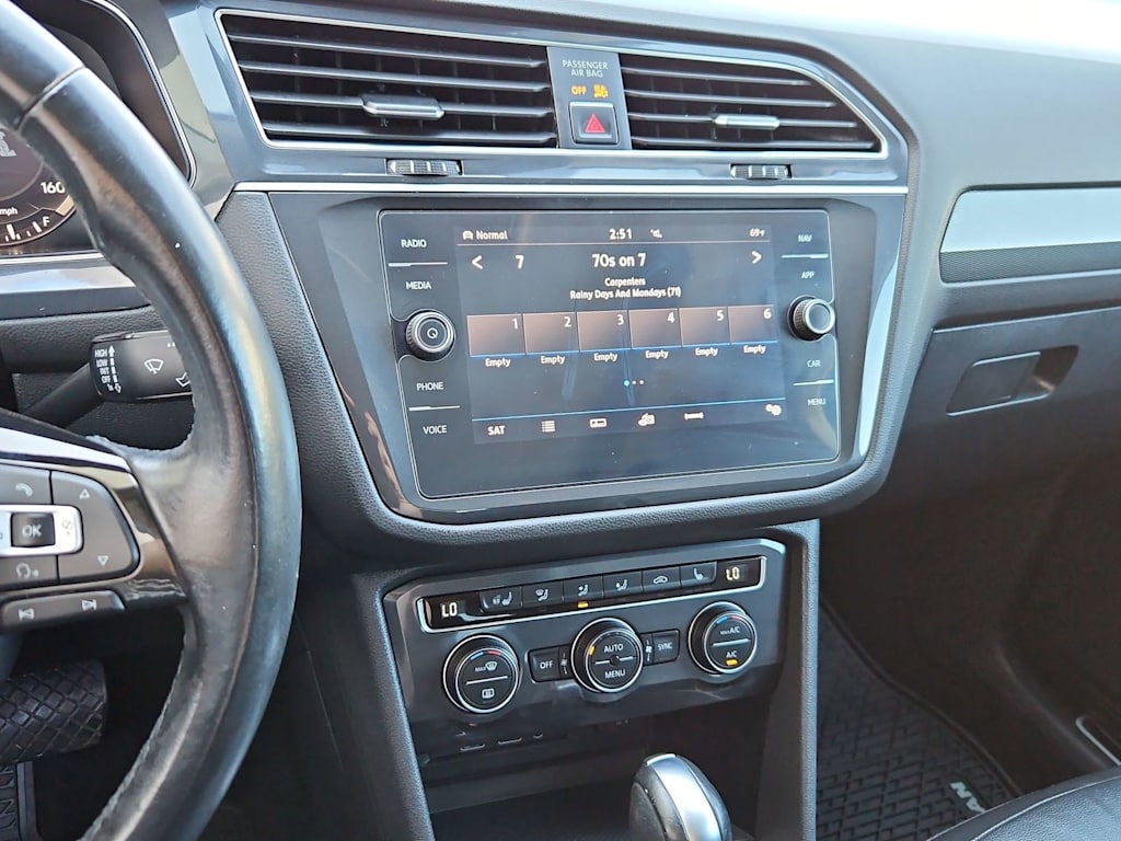 Thumbnail: 2018 Volkswagen Tiguan - 16