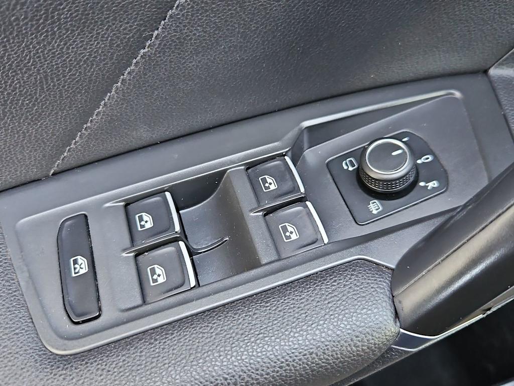 Thumbnail: 2018 Volkswagen Tiguan - 27
