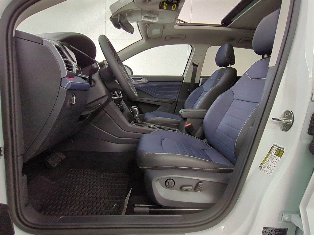 Thumbnail: 2025 Volkswagen Taos - 11