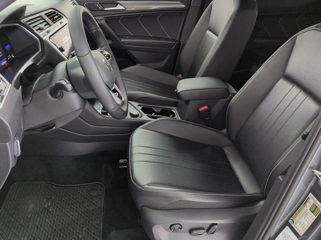 Thumbnail: 2022 Volkswagen Tiguan - 11