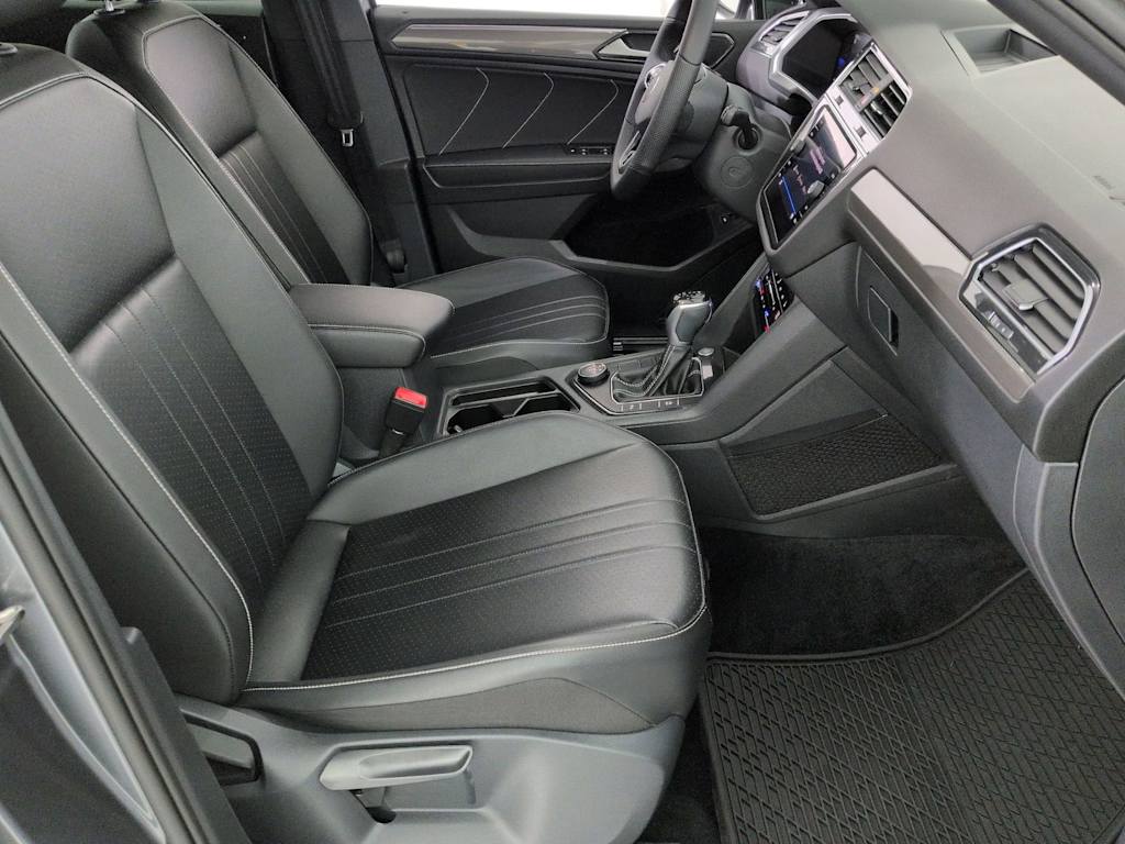 Thumbnail: 2022 Volkswagen Tiguan - 12