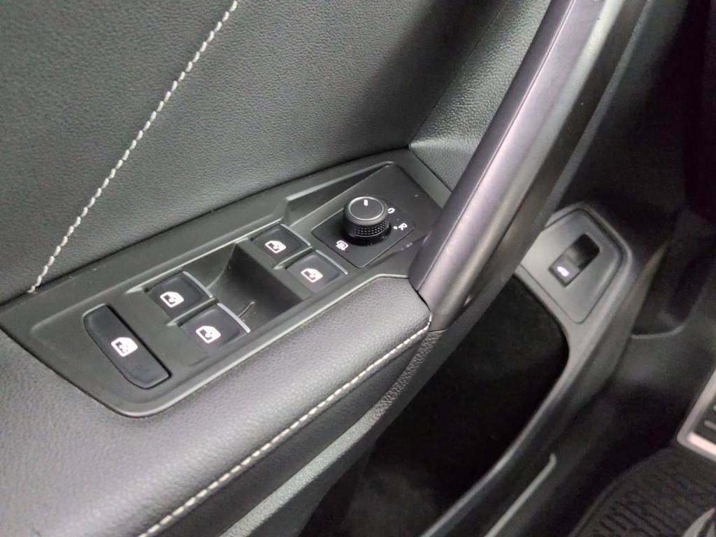 Thumbnail: 2022 Volkswagen Tiguan - 25