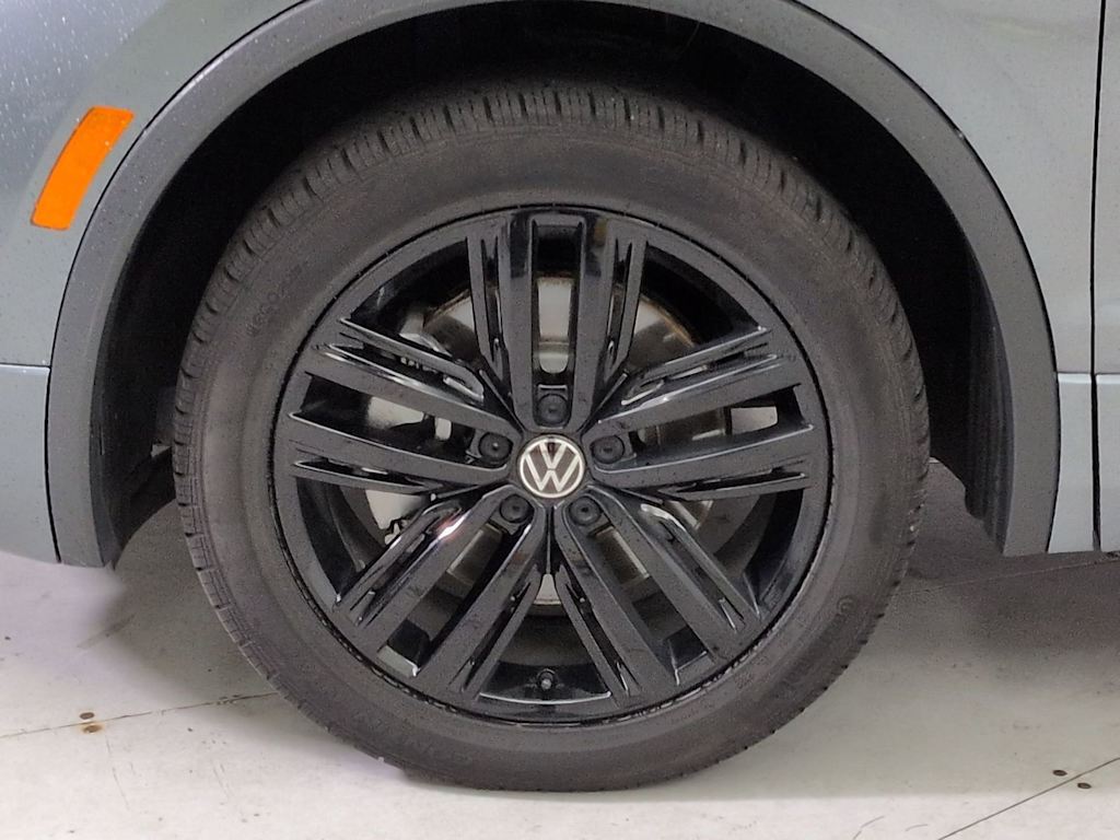 Thumbnail: 2022 Volkswagen Tiguan - 8